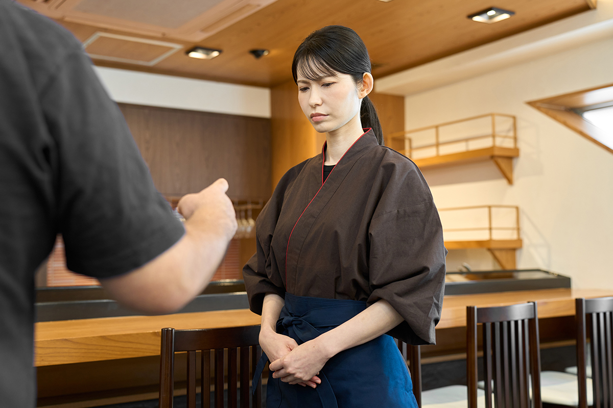 ワンオペ店舗はカスハラにどう備える？一人勤務の従業員を守るために考えたい対策
